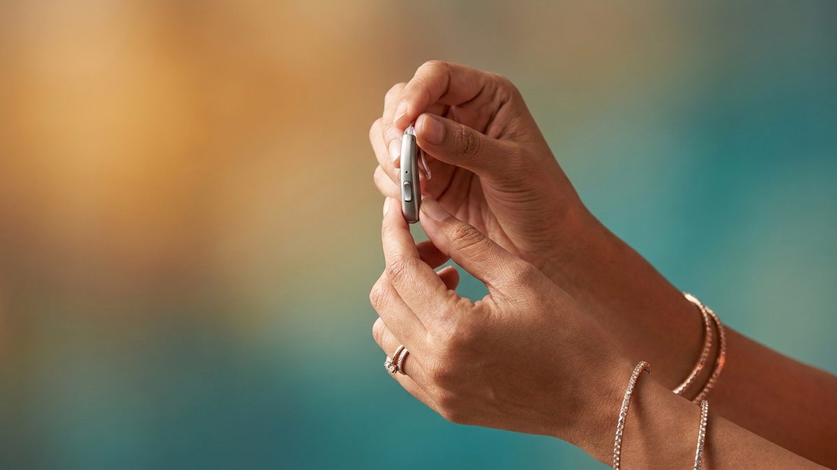 Signia Styletto IX Review: The Fashion Hearing Aid That Actually Works